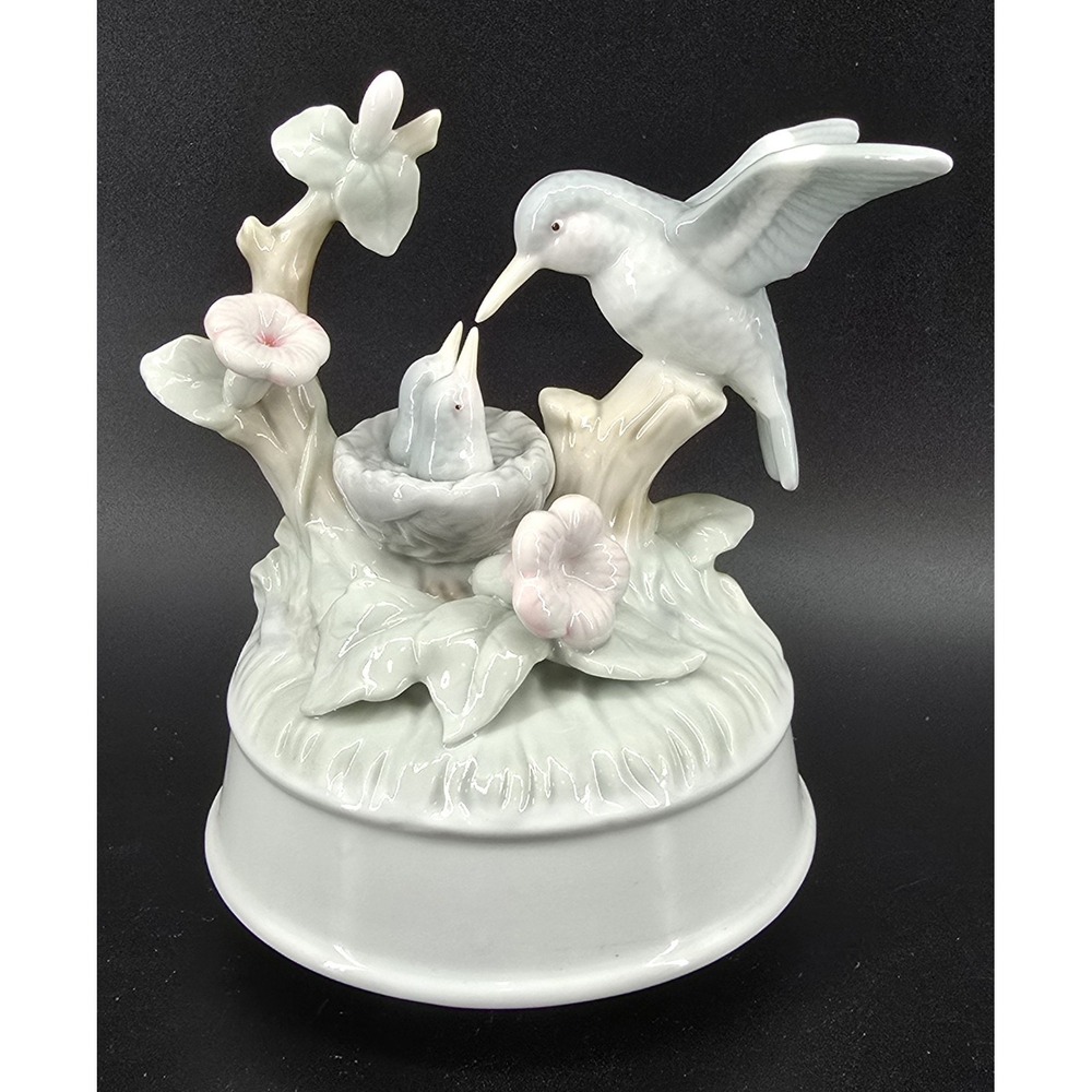 Vtg Arnart Hummingbird Babies in Nest Music Box Porcelain Rotates Plays Memories